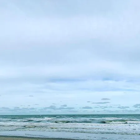 Coastal Charm By The Shore, Cleaning Included Lägenhet